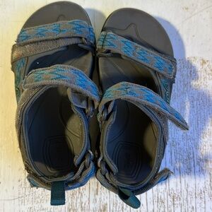 Teva little boy size 11